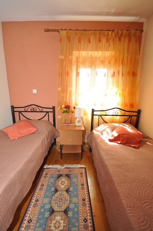 פאלאוקסטריצה Villa Makrades מראה חיצוני תמונה