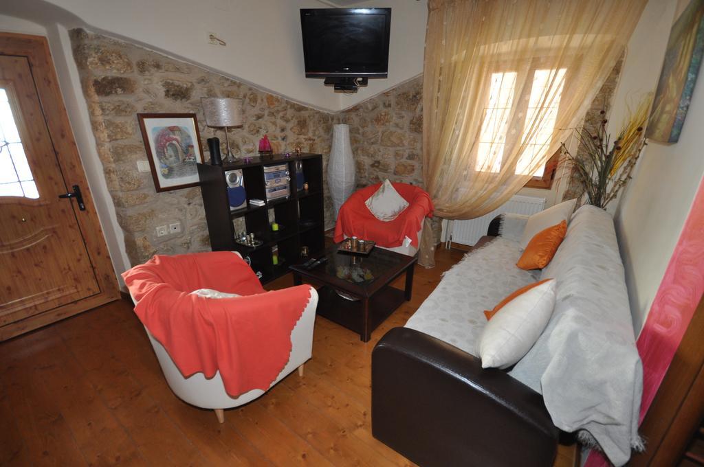 פאלאוקסטריצה Villa Makrades מראה חיצוני תמונה