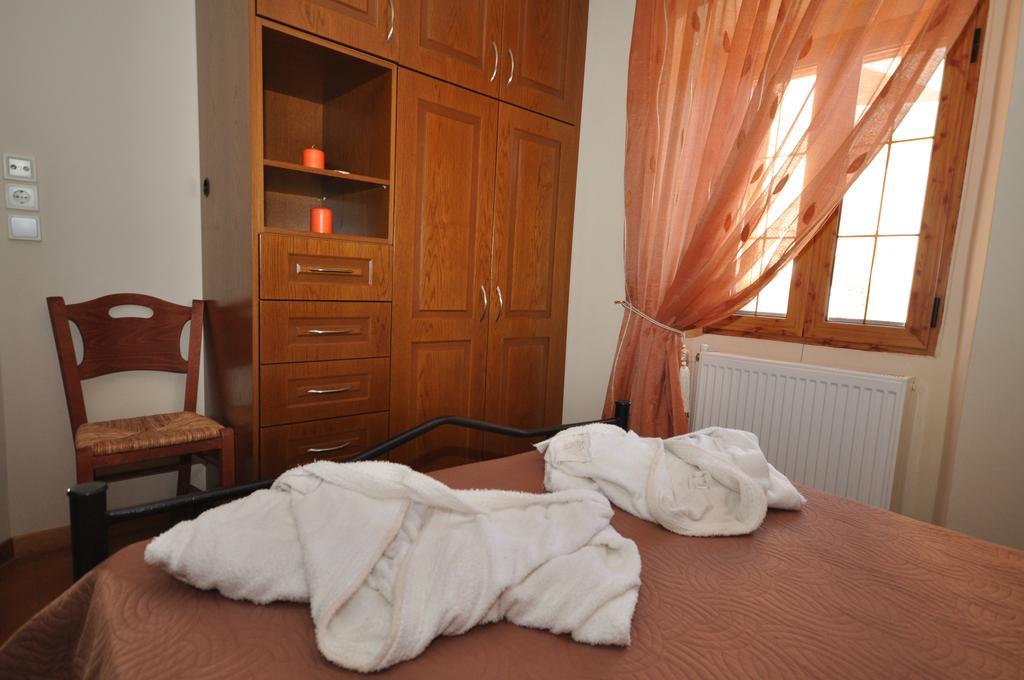 פאלאוקסטריצה Villa Makrades מראה חיצוני תמונה