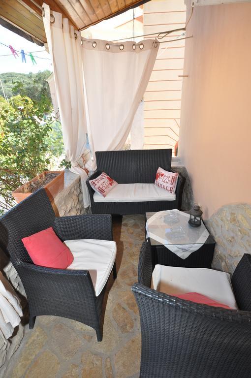 פאלאוקסטריצה Villa Makrades מראה חיצוני תמונה
