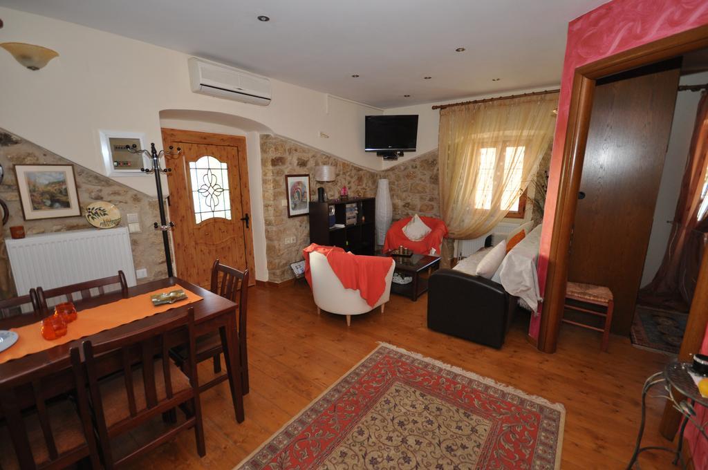 פאלאוקסטריצה Villa Makrades מראה חיצוני תמונה