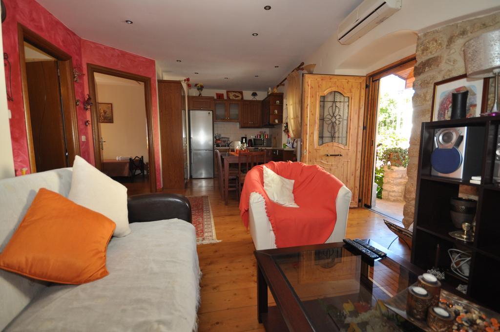 פאלאוקסטריצה Villa Makrades מראה חיצוני תמונה