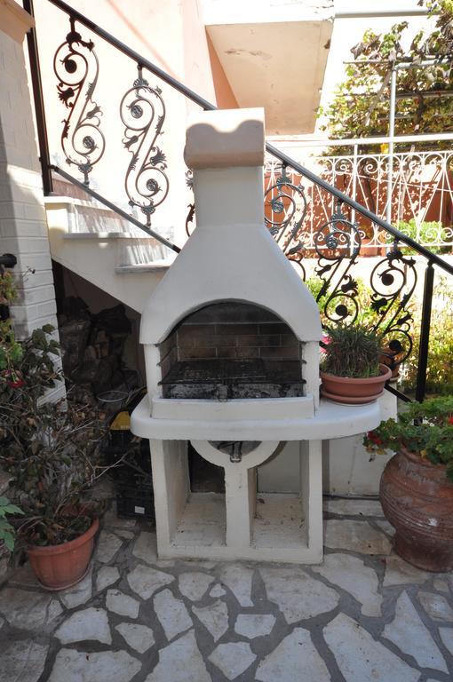 פאלאוקסטריצה Villa Makrades מראה חיצוני תמונה