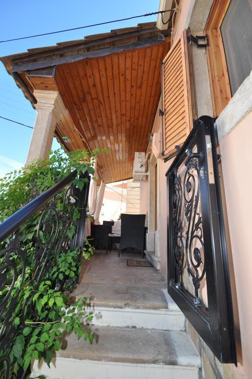 פאלאוקסטריצה Villa Makrades מראה חיצוני תמונה