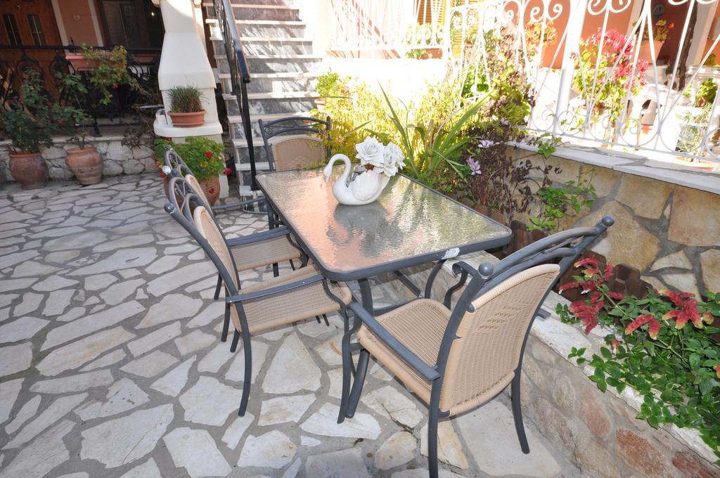 פאלאוקסטריצה Villa Makrades מראה חיצוני תמונה