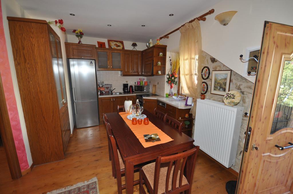 פאלאוקסטריצה Villa Makrades מראה חיצוני תמונה