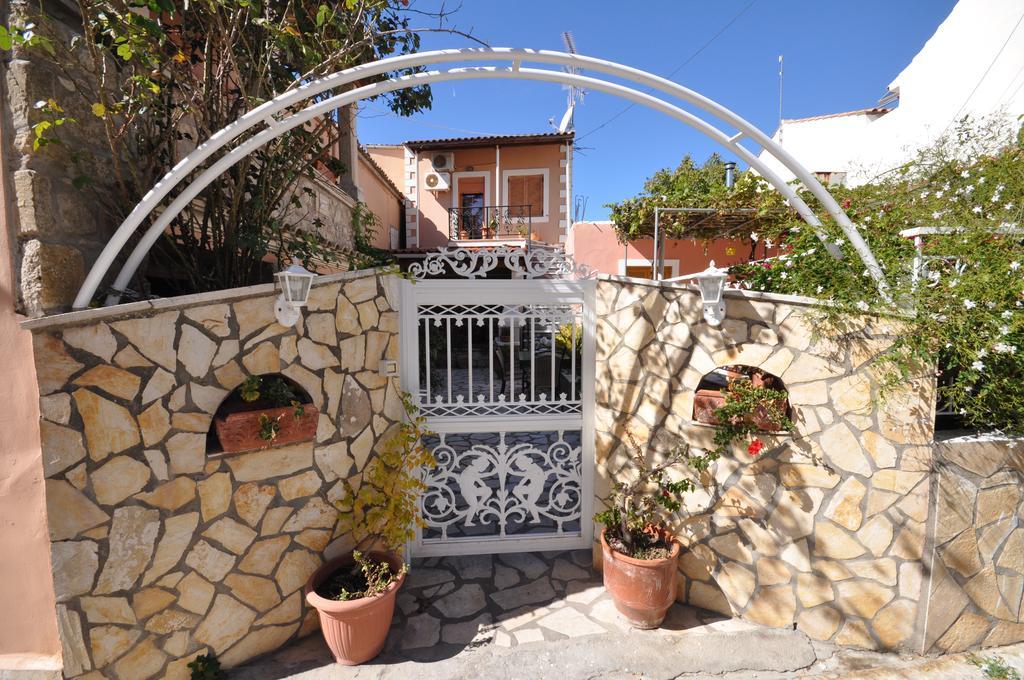 פאלאוקסטריצה Villa Makrades מראה חיצוני תמונה